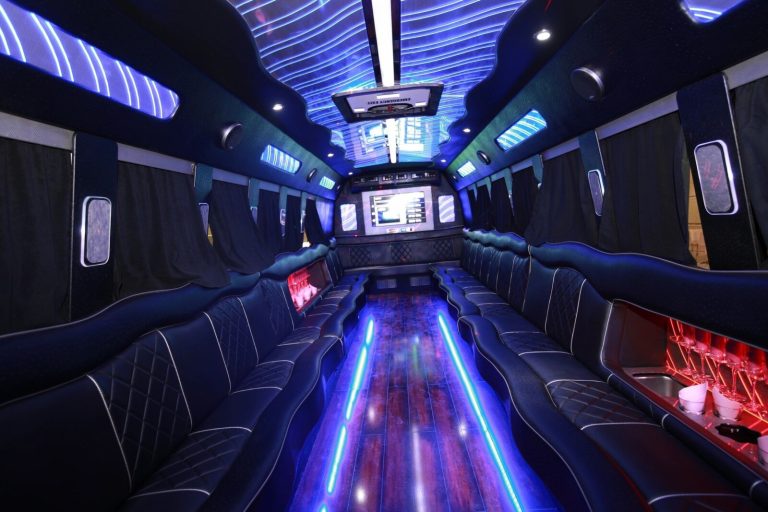 The Best Group Activities in Chicago with Premium Party Bus Transportation - Golf News
