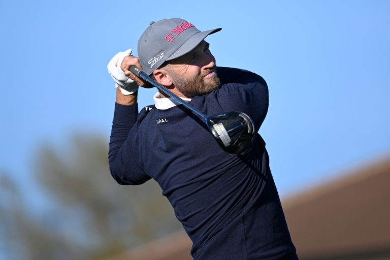 Wyndham Clark grabs two-stroke lead as wind hits first round - Golf News