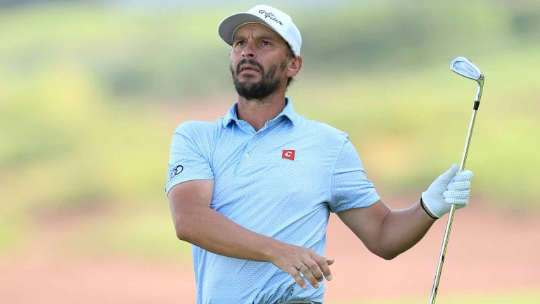 Pros protest exclusion from big-money event: 'Disgrace'