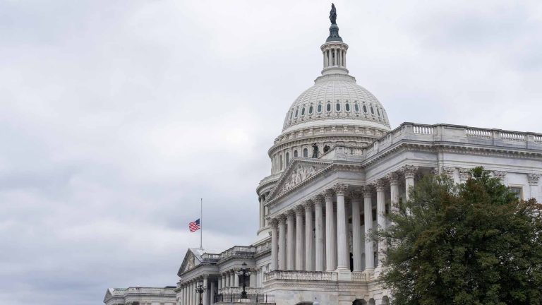 The golf world's next big fight is with Congress ... and the sun