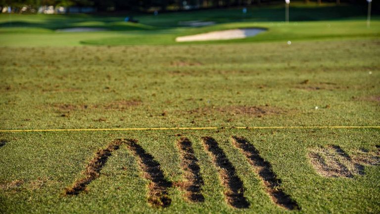 How to expertly analyze your divot pattern to diagnose swing flaws