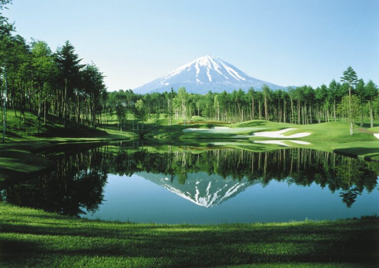 FOLLOWING THE FAIRWAYS IN THE SHADOW OF MOUNT FUJI - Golf News