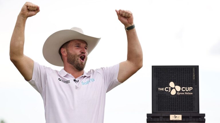 Dead aim Clark crushes course, field with closing 60 - News
